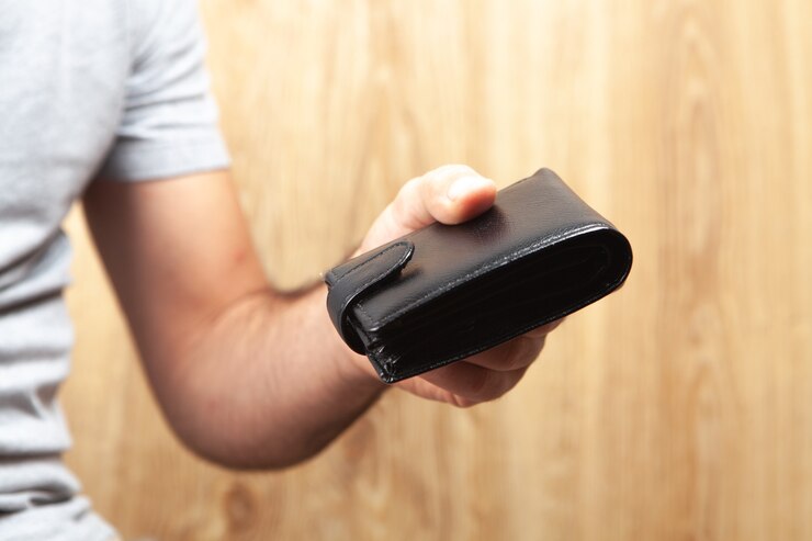 Eco-Friendly Wallets for Men: Sustainable Choices for the Modern Man